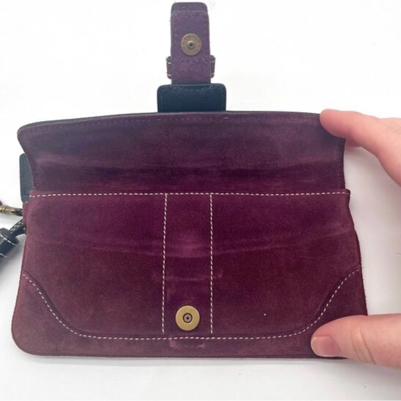 COACH EXTREMELY RARE SOHO, Suede Burgundy Clutch - Picture 4 of 12